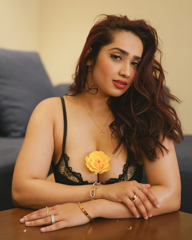 Exclusive Hot Chubby Model Aditi Mistry Teasing In Swimming Costume, Twerking Her Ass And Pressing Big Boobs Poolside