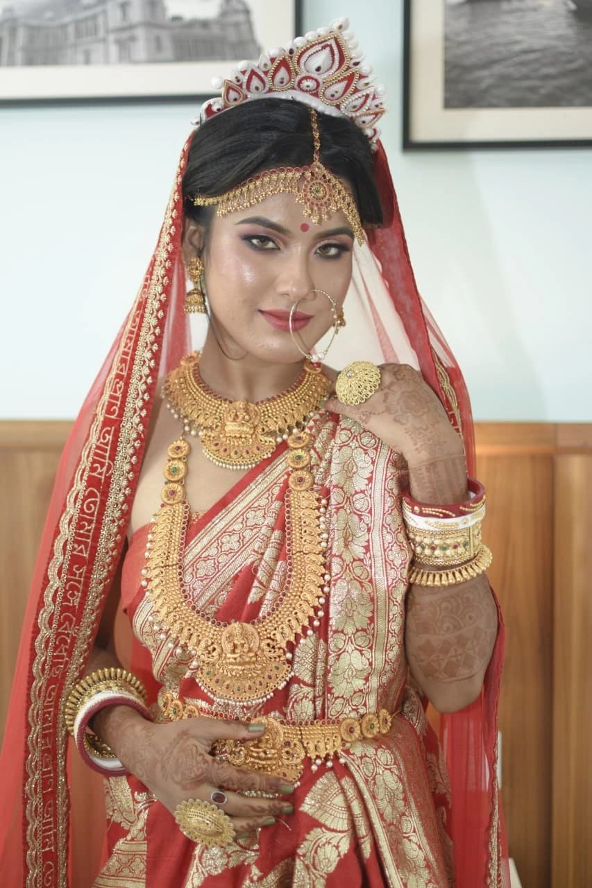 Bengali Model Moumita Stripping In Wedding Saree Shows Juicy Boobs Hairy Pussy Leaked Pics