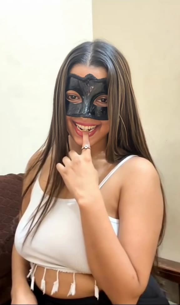 Horny Desi Babe Sakshi Nude Oiling Her Tight Boobs and Pressing Them Hard