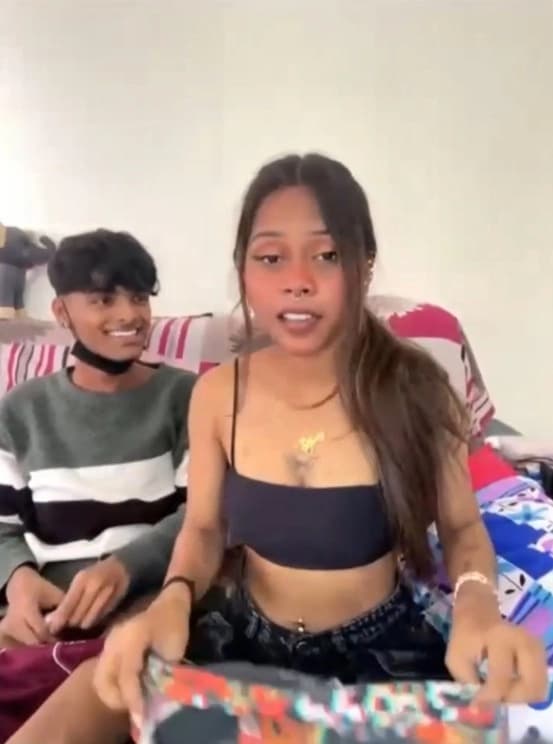 Young Desi Girlfriend Leaked Blowjob And Nude Fucking Scandal On Cam