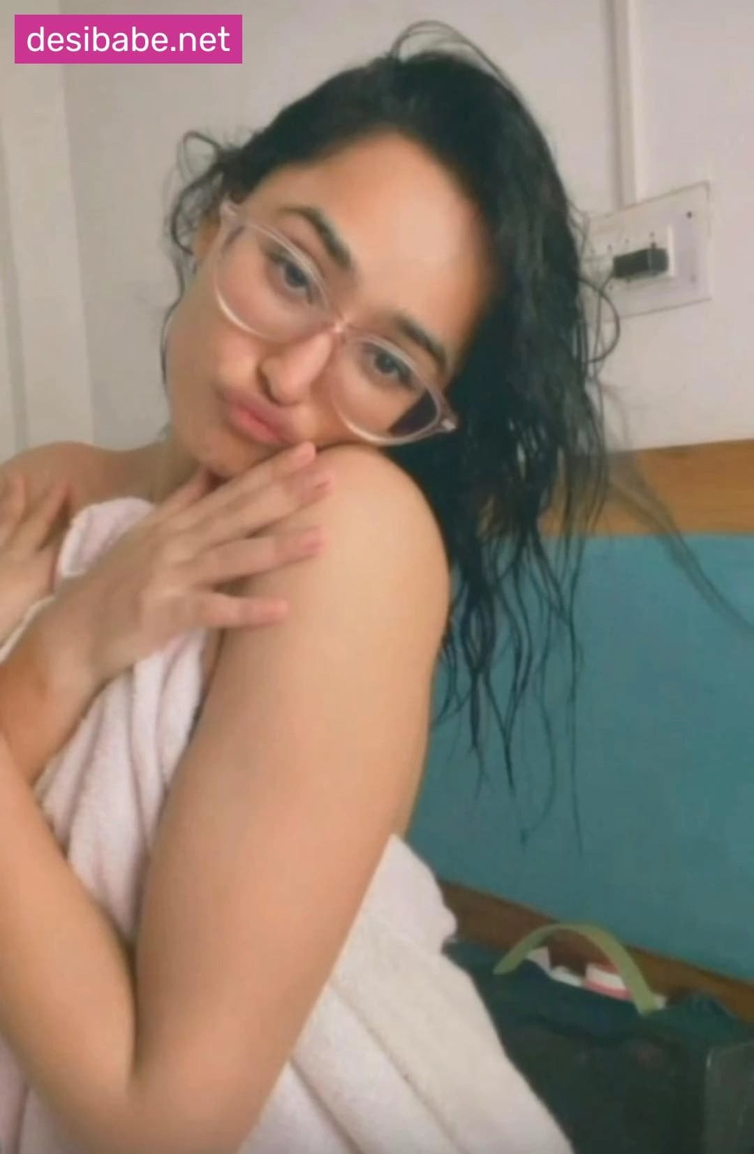 Image of Hot Insta Influencer Kajal Pandey Exposes Deep Cleavage & Teasing Body in Premium App Pics