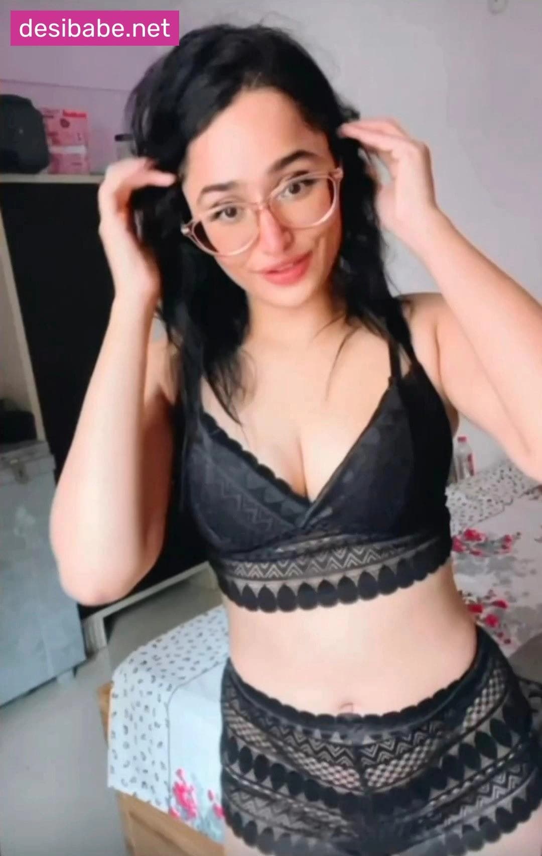 Image of Hot Insta Influencer Kajal Pandey Exposes Deep Cleavage & Teasing Body in Premium App Pics