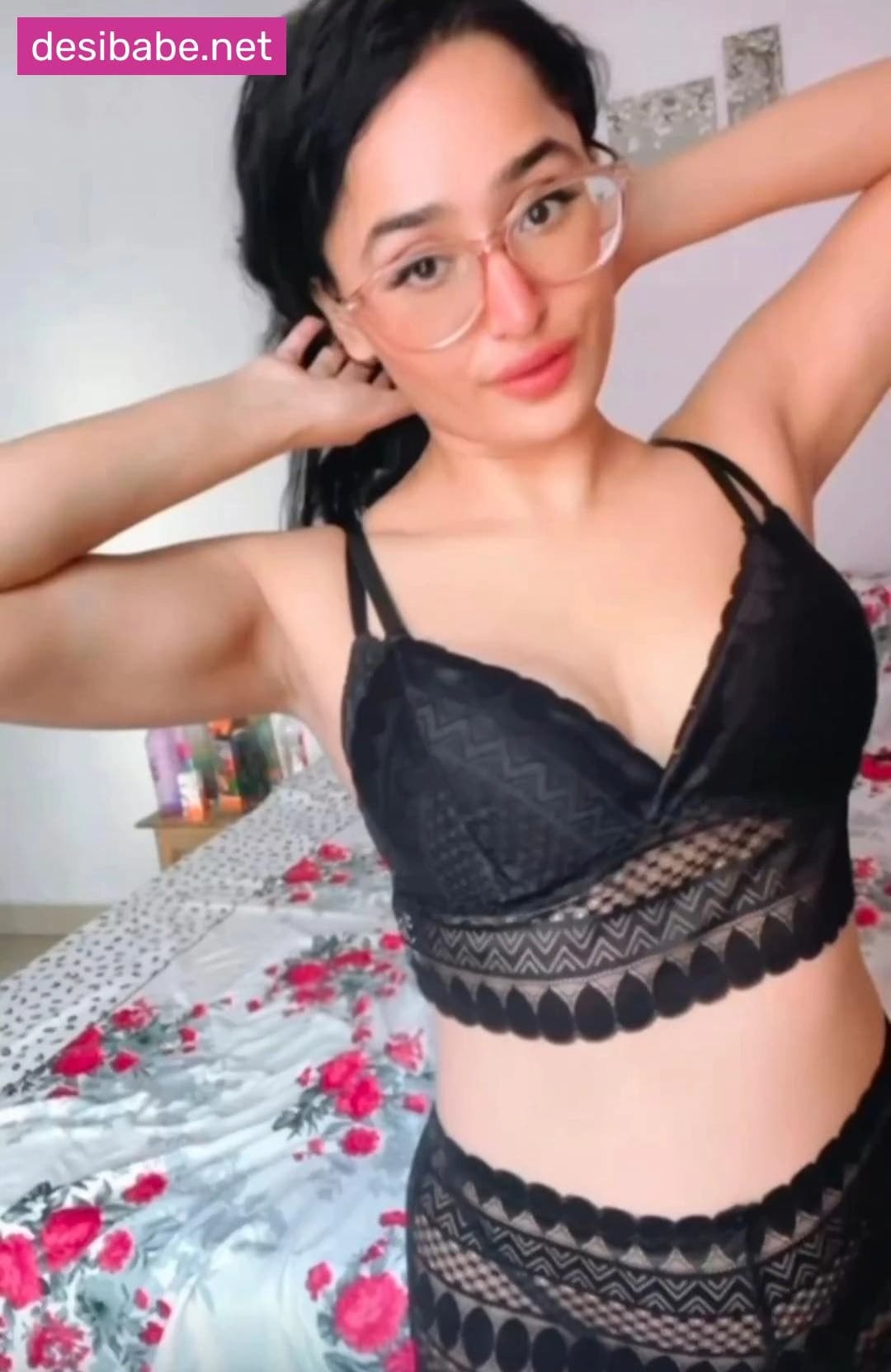 Image of Hot Insta Influencer Kajal Pandey Exposes Deep Cleavage & Teasing Body in Premium App Pics